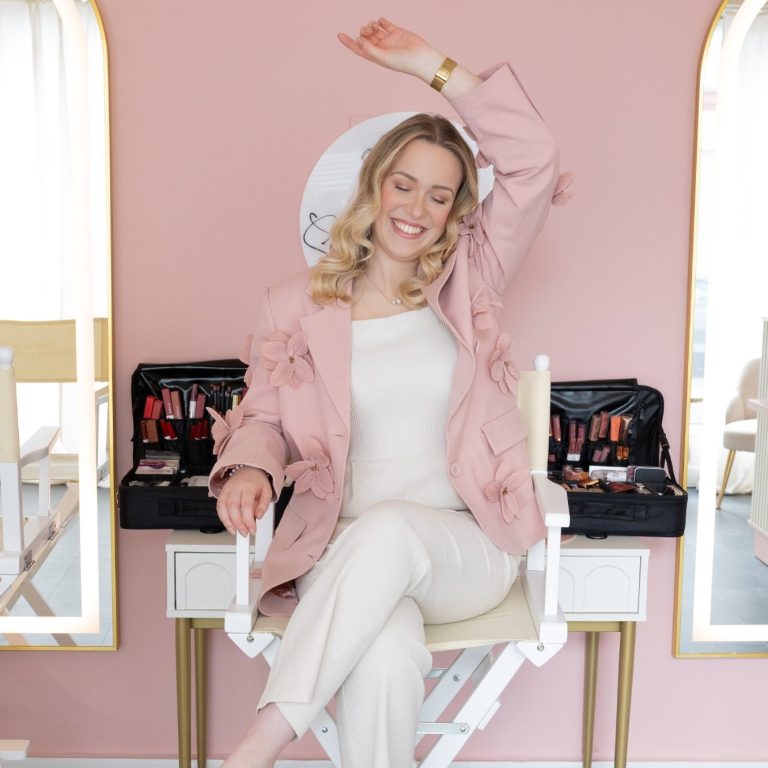 Make-up Artistin im Studio in Augsburg für professionelles Brautstyling, Braut Make-up und Brautfrisuren