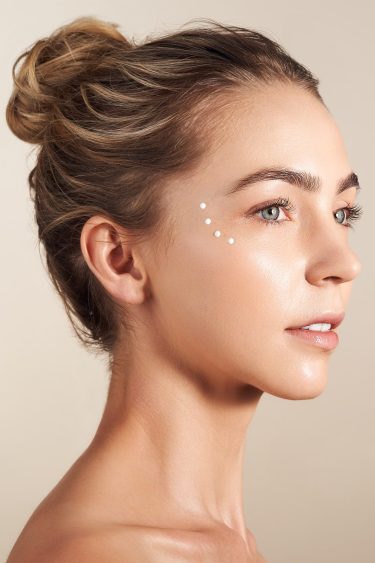 Natürliches Beauty Make-up und elegantes Hairstyling für ein professionelles Fotoshooting in Augsburg